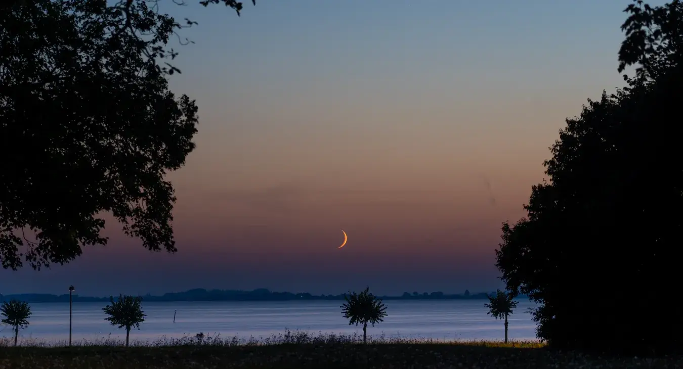 Moon setting two days after New Moon
