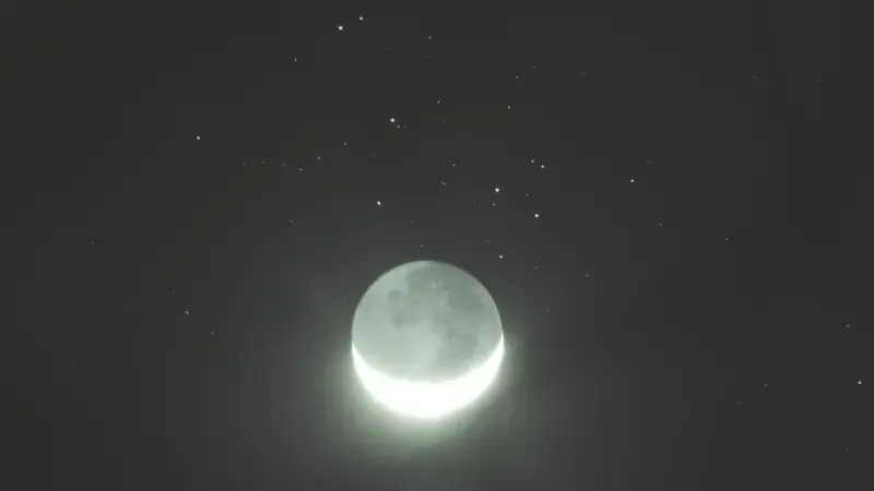 Earth shine